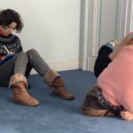 Aina Clotet Instagram - Avui CAPÍTOL 4: EL SEXE ⭐️ Un petit test;) 1. Les 4 directores assajant una escena del cap 4, sabeu quina 😉? 2. I aquesta? Quina escena assajava? 3. El primer dia que van arribar a Barcelona la Liv i la Ia (Ánnika i Frida) per fer assajos. Jo encara rossa perquè estava acabant de rodar “El cuerpo en llamas”. 4. ⁠Preparació escena de la platja. 5. ⁠Congelades de fred post-escena platja/pluja. Espero que el disfruteu!!!! 🔥 CASTELLANO: Un pequeño test sobre el episodio 4: 1- ¿qué escena estamos coreografíando las 4 directoras? 2- ¿que escena estaba ensayando? 3- El primer día que llegaron a Barcelona Liv e Ia (Ánnika y Frida) para realizar ensayos. Yo todavía rubia porque estaba acabando de rodar “El cuerpo en llamas”. 4. ⁠Preparación escena de la playa. 5. ⁠Congeladas de frío post-escena playa/lluvia. GRACIAS POR TODOS LOS COMENTARIOS PRECIOSOS QUE ESTOY RECIBIENDO, ME HACE MUY FELIZ QUE LA SERIE OS ESTÉ LLEGANDO❤️❤️❤️❤️ Disponible en @rtveplay