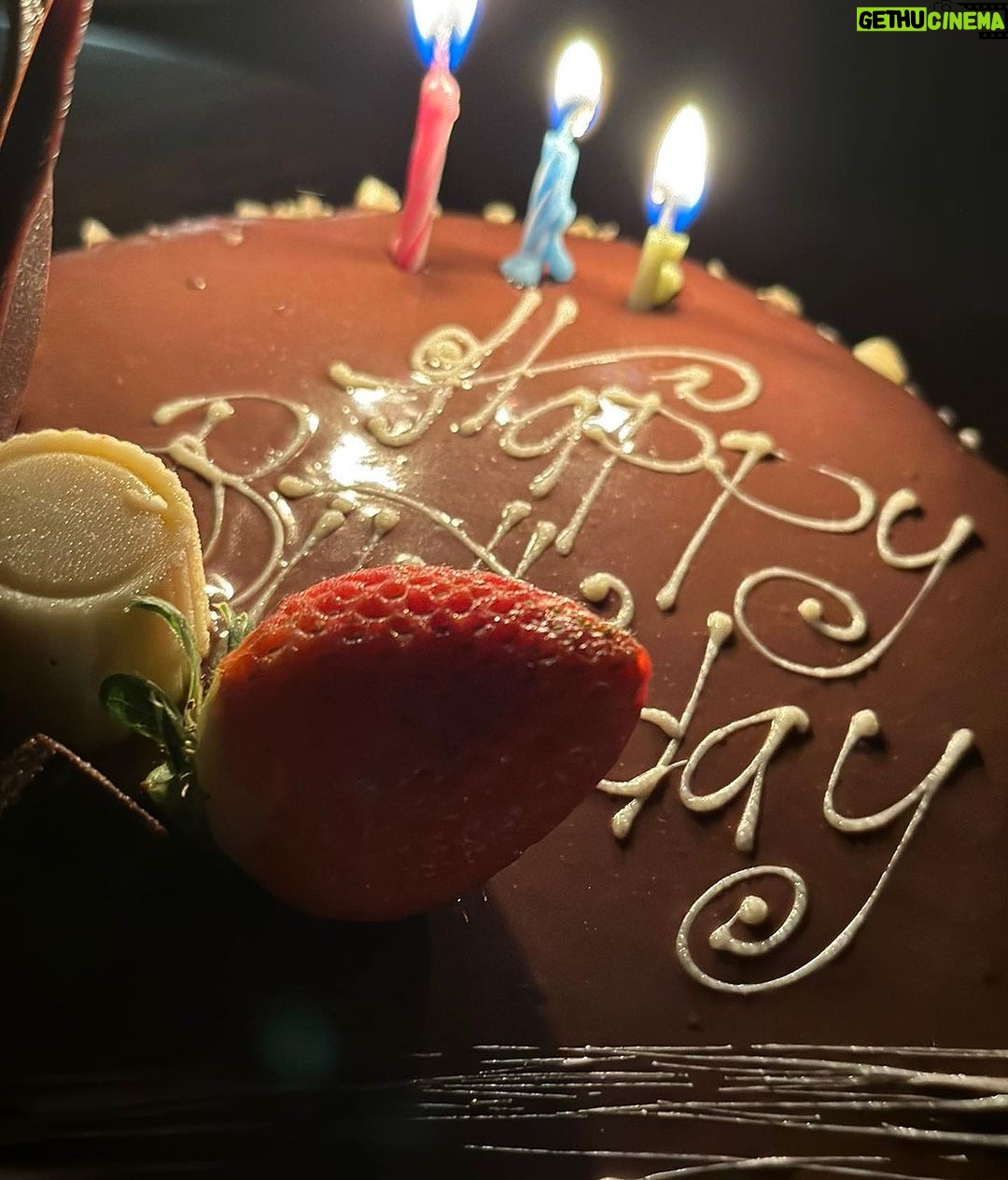Aisha Sharma Instagram - 25.01.2024 - If I could pause time ✨💫 #incrediblygrateful 🎂 @amanwella_resort @aman #Amanwella #TheSpiritofAman #AmanResort #AmanFoodie Amanwella Resort Beach