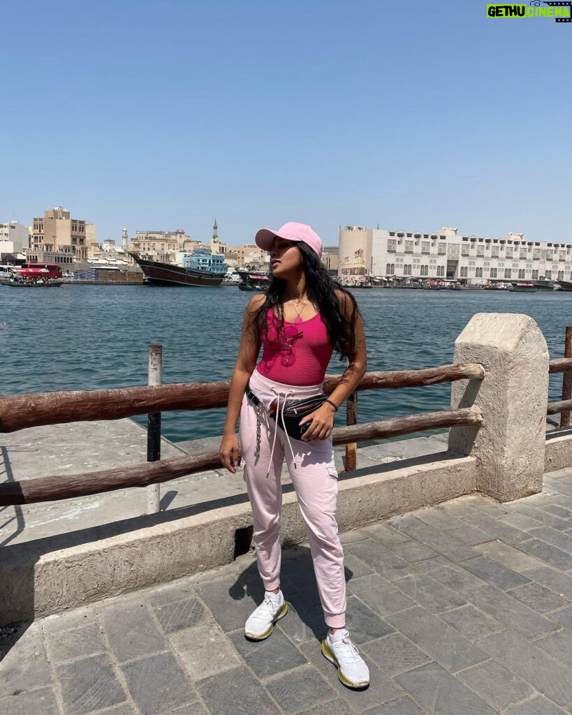 Aishwarya Krishnan Instagram - Always been a Pink-Pink 🍓 #travel #vacation #dubai #dubaidiaries #travelgram #instaphoto #instapic #instagood #style #fashion #poser Bur Dubai