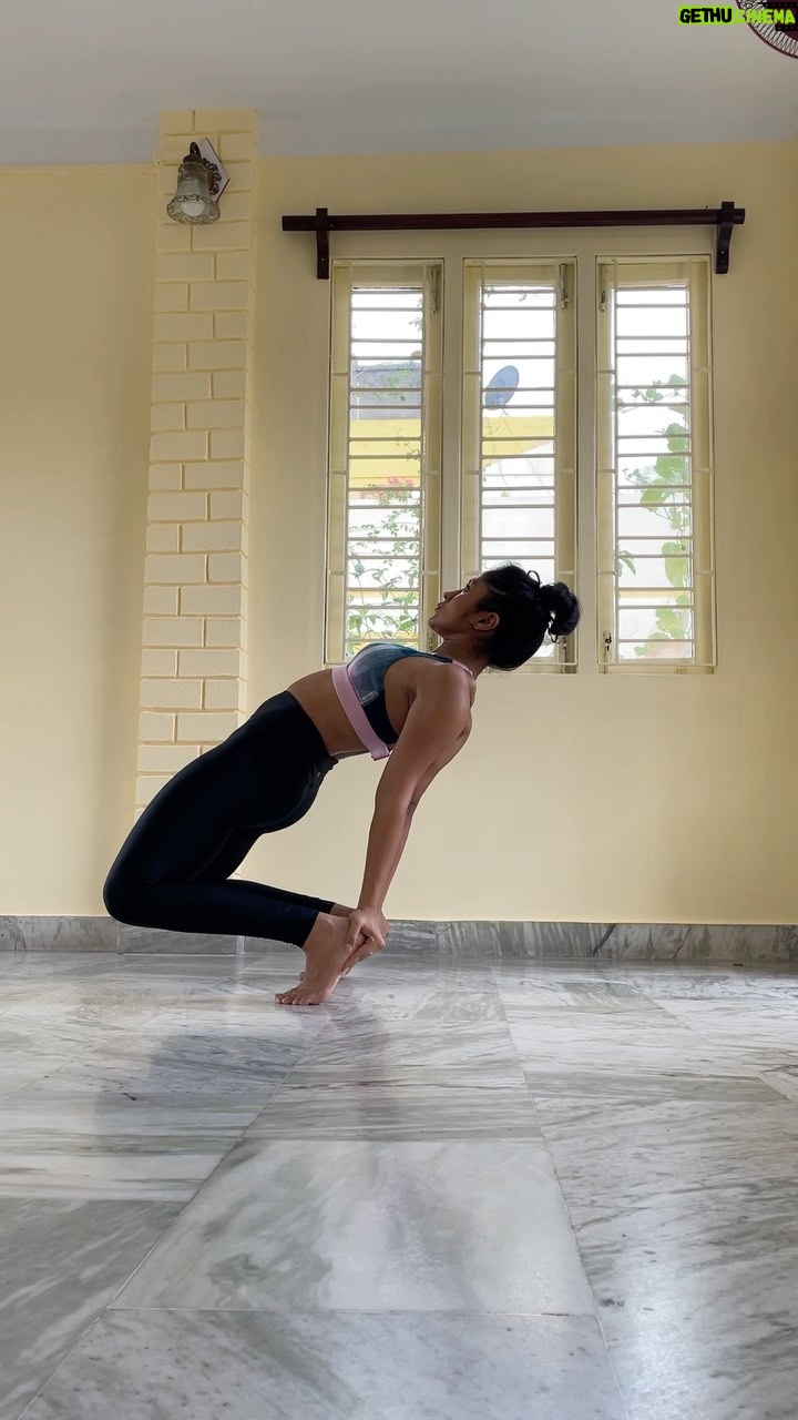 Aishwarya Krishnan Instagram - Train Mindfully, Slowly and Smartly! Some Mobility work for the soul 🤸🏻♂️ . . . . . . . . . . . . . . . . . . . . . . . . . . . . . #reels #reelsinstagram #reelitfeelit #fitnessreels #mobility #mobilitydrills #strengthtraining #personaltrainer #personaltraining #bodyshapes #flexibility #mindful #coretraining #mindmysclecoordination #functionaltraining #move #movement #movementismedicine Southern Avenue
