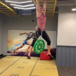 Aishwarya Krishnan Instagram - Wanted to step it up a bit! The adrenaline junkie in me is always hungry 🤤 10kg Weighted Monkey bar- Double Cross Monkey bar- single arm pull-ups PS: Do not try these without getting your basic movements and loading in place. This is just me having fun after a workout routine. #reels #reelsinstagram #reelitfeelit #reelkarofeelkaro #fitnessreels #fitwomen #strength #personaltrainer #personaltraining #strengthtraining #womenfitness #kolkatafitness #movement #strong #chennaifitness survivor #mumbaifitness #model #fitnessmotivation #fearless #power #fitnesstrainer #thestrengthsquad_by_aishwarya