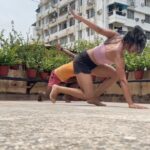 Aishwarya Krishnan Instagram - Rowers’ Flow Jam t’was 🚣‍♂️ #flow #animalflow #animalflowindia #animalflowinstructor #functionaltraining #rower #rowing #flowjam #move #movement #movementtraining #movementismedicine #primalpatterns #flexibility #strength #animalflowkolkata