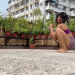 Aishwarya Krishnan Instagram - Working on some pace with my birdie friends 🐦 #animalflow #fitness #yoga #mobility #movement #animalflowofficial #movementculture #workout #calisthenics #flow #bodyweighttraining #strength #functionaltraining #training #personaltrainer #ocr #handstand #box #animalflowpractice #primalmovement