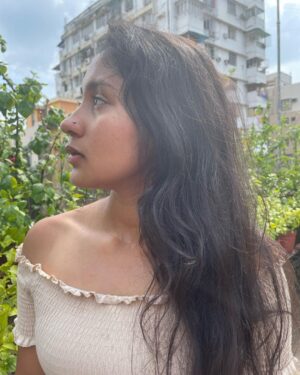 Aishwarya Krishnan Instagram - 🐽

(Subtly showing off my nose piercing, subtly I hope 😋)

#instapic #instagood #suntan #tanned #messyhair #home #sunbath #sunlight #vitamind