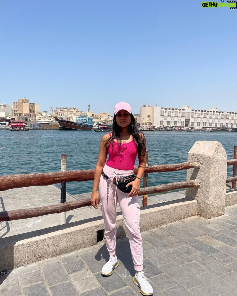 Aishwarya Krishnan Instagram - Always been a Pink-Pink 🍓 #travel #vacation #dubai #dubaidiaries #travelgram #instaphoto #instapic #instagood #style #fashion #poser Bur Dubai
