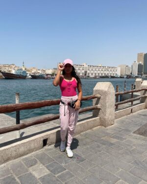 Aishwarya Krishnan Instagram - Always been a Pink-Pink 🍓

#travel #vacation #dubai #dubaidiaries #travelgram #instaphoto #instapic #instagood #style #fashion #poser