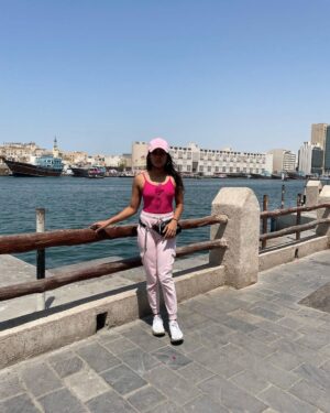 Aishwarya Krishnan Instagram - Always been a Pink-Pink 🍓

#travel #vacation #dubai #dubaidiaries #travelgram #instaphoto #instapic #instagood #style #fashion #poser