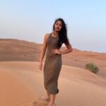 Aishwarya Krishnan Instagram - Live. #travel #vacation #traveldiaries #dubai #dubaivacation #familyvacation #trainer #desert #desertsafari #dubaidesert #dubaisesertsafari #pose #model #poser Desert Safari Dubai
