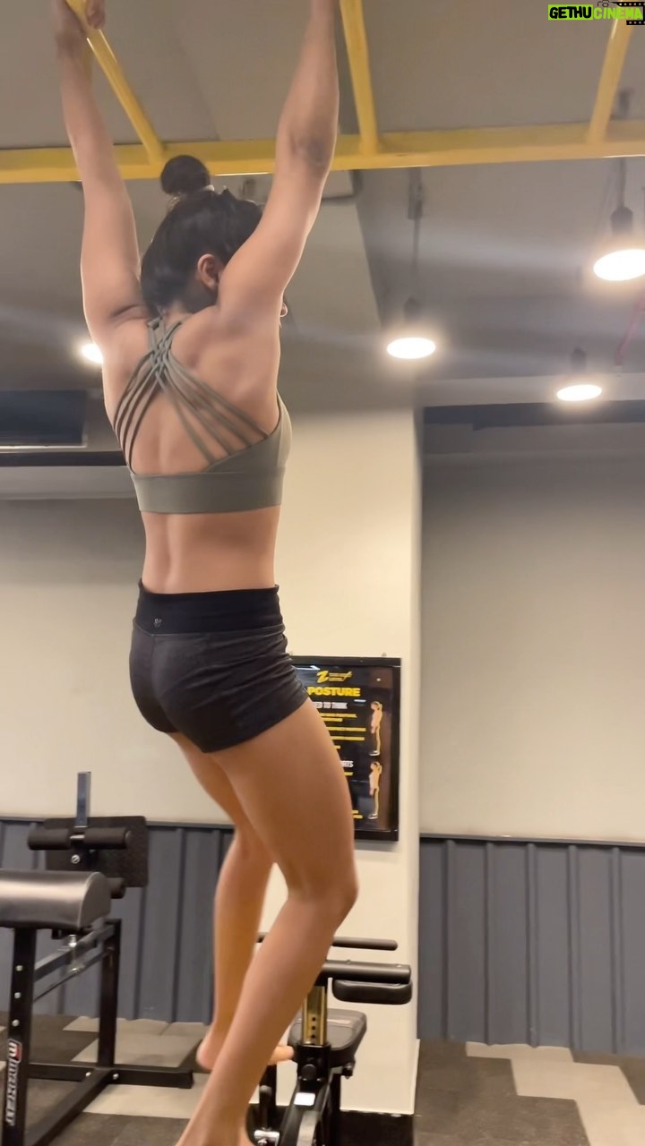 Aishwarya Krishnan Instagram - Movement knows no bounds! Exploring my favourite part of the gym, the monkey bar π . . . . . . . . . . . . . . #rees #reelsinstagram #reelitfeelit #monkeybars #fitness #personaltrainer #womenfitness #hang #calisthenics #strengthtraining #strength #kolkatafitness #monkeybar #monkeybarchallenge