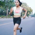 Aishwarya Krishnan Instagram - When it comes to shoes, the following factors make a whole lot of difference: ✅ Lightweight ✅ Breathable Mesh ✅ Comfortable fit that doesn’t cramp up your toes ✅ A proper midsole So here’s my top 3 pick for sports shoes under ₹5000. Let me know which ones your choice in the comment section below 👇 #running #reels #reelsintagram #run #runningshoes #ad #shoes #sprinting #cultsport #agility #strong #speed #move #movementismedicine