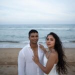 Aishwarya Krishnan Instagram - To the Ocean and back 🌊❤️ MUA & Hair: @noormakeup_mehndi PC: @dhakshinkrishnanphotography @whensoulsmake_love @nakulnarayanlensman . . . . . . . . . . . . . . . #photoshoot #preweddingshoot #preweddingphotoshoot #love #shootdiaries #photography #couplegoals Chennai, India