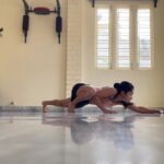 Aishwarya Krishnan Instagram - Pull, Push, Run, Squat, Crawl, Hang, Lift, Move This is what we’re meant to do to! 🙌 Active recovery day 🤸 . . . . . . . . . . . . . . . . #animalflow #move #movement #functionaltraining #strength #strenghttraining #womenfitness #personaltrainer #passion #movementismedicine #therapy #calm Southern Avenue