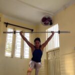 Aishwarya Krishnan Instagram - This year is for leaping out of comfort zone 🙌 Been a couple of years since I could do it with a stick overhead (both ascent and descent) but the moment I loaded weights, Descent was controlled but struggled with the Ascent and Voila, have something to work on. 2023, you beauty I’m coming for you 💕 . . . . . . . . . . . #fitness #pistolsquats #strength #strengthtraining #womenfitness #personaltrainer #movement #movementismedicine #move #fitwomen #personaltraining Southern Avenue