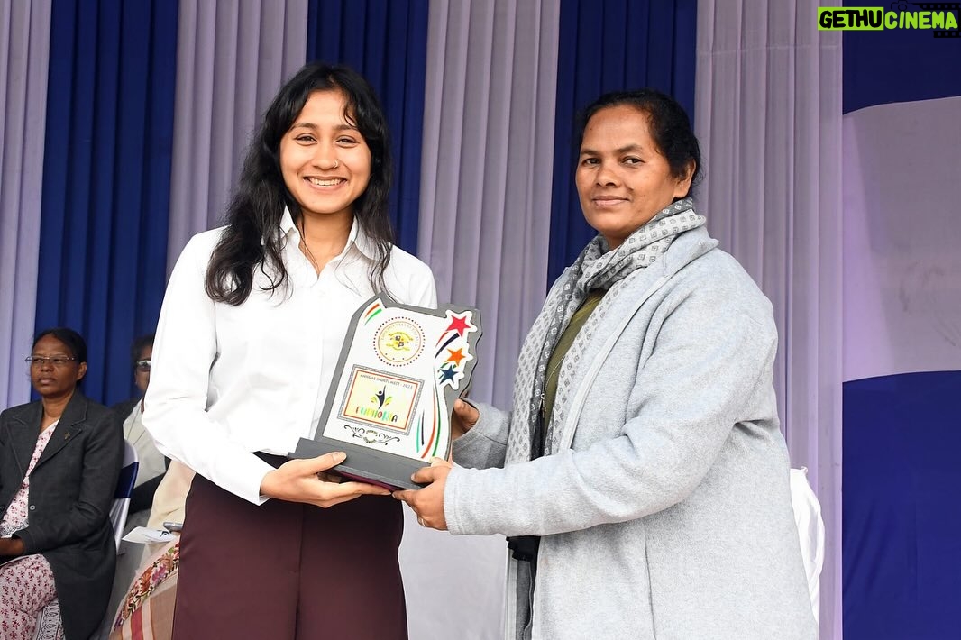 Aishwarya Krishnan Instagram - It was an extremely special experience to be the Guest of Honour at an All Girls’ school Annual sports day. Thank you Loreto Convent Entally for giving me the opportunity to witness such a young bunch of talent brimming with energy and enthusiasm. Not many years ago was I on the other side of the field, running races, winning some and losing some and most importantly learning major life lessons. What I learned was winning a medal or a trophy wasn’t the only way to win at sports but developing that dedication towards your routine, the discipline, resilience to fight, the tenacity to keep going, the ultimate faith in oneself and having that grit to win but at the same time the capacity to accept failures gracefully is what characterises a Winner not only in sports but in Life 🫶 As a former athlete, my passion for life is to give back to the community of women and athletes. Women athletes will forever have a special place in my heart ❤️ . . . . . . . . . . #sports #womeninsports #guestofhonor #proud #fitness #womenfitness #resilence #dedication #winner #passion #athlete #kolkatafitness