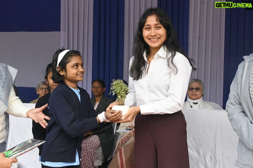 Aishwarya Krishnan Instagram - It was an extremely special experience to be the Guest of Honour at an All Girls’ school Annual sports day. Thank you Loreto Convent Entally for giving me the opportunity to witness such a young bunch of talent brimming with energy and enthusiasm. Not many years ago was I on the other side of the field, running races, winning some and losing some and most importantly learning major life lessons. What I learned was winning a medal or a trophy wasn’t the only way to win at sports but developing that dedication towards your routine, the discipline, resilience to fight, the tenacity to keep going, the ultimate faith in oneself and having that grit to win but at the same time the capacity to accept failures gracefully is what characterises a Winner not only in sports but in Life 🫶 As a former athlete, my passion for life is to give back to the community of women and athletes. Women athletes will forever have a special place in my heart ❤️ . . . . . . . . . . #sports #womeninsports #guestofhonor #proud #fitness #womenfitness #resilence #dedication #winner #passion #athlete #kolkatafitness