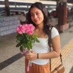 Aishwarya Krishnan Instagram – @ar_mo54 just catching me candid in The City Of Joy! 💕

#kolkata #cityofjoy #kolkataphotography #instapic #instagood #prettyflowers Kolkata – The City of Joy
