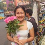 Aishwarya Krishnan Instagram – @ar_mo54 just catching me candid in The City Of Joy! 💕

#kolkata #cityofjoy #kolkataphotography #instapic #instagood #prettyflowers Kolkata – The City of Joy