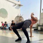 Aishwarya Krishnan Instagram - In my mostestttt Favourite Element 🤸‍♀️ Had so much fun conducting an Animal Flow session at @poach.kitchen for the best set of ladies 💕 Guess the group pic says it all 💁‍♀️ . . . . . . . . . . . . . . #animalflowclass #strength #flow #movement #move #movementismedicine #stayfit #fitness #personaltrainer #animalflowkolkata #womenfitness #kolkatafitness #groupfitness