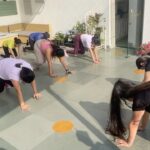 Aishwarya Krishnan Instagram - In my mostestttt Favourite Element 🤸‍♀️ Had so much fun conducting an Animal Flow session at @poach.kitchen for the best set of ladies 💕 Guess the group pic says it all 💁‍♀️ . . . . . . . . . . . . . . #animalflowclass #strength #flow #movement #move #movementismedicine #stayfit #fitness #personaltrainer #animalflowkolkata #womenfitness #kolkatafitness #groupfitness