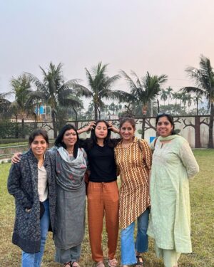 Aishwarya Krishnan Instagram - December was full of Love 💕 

~ La Familia 

Grateful and Blessed Always 🧿❤️