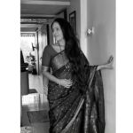 Aishwarya Narkar Instagram - ..... 📸♥️@manaskasar #aishwaryanarkar #monochromatic #oldsongs #sareestyling #instafashion #instafeed #instagram