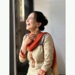 Aishwarya Narkar Instagram - Laugh out loud.....and see the magic🤭.... P.c. none other than @titeekshaatawde ❤️ #aishwaryanarkar #candid#real#instgram #instapost #instafashion #festival #viral h