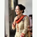Aishwarya Narkar Instagram - Laugh out loud.....and see the magic🤭.... P.c. none other than @titeekshaatawde ❤️ #aishwaryanarkar #candid#real#instgram #instapost #instafashion #festival #viral h