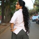 Aishwarya Narkar Instagram - Just flaunting ...🫰 Shirt @gazillion.in Hair @chanda.pawar.9862 ❤️❤️ P.c. @kadamvishal48 ..❤️thank you #aishwaryanarkar #oversizedshirt #style#brand#linen #instafashion #instagram