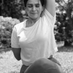 Aishwarya Narkar Instagram - स्टे फिट स्टे यंग ! निरोगी राहण्याचे मंत्र- झोप, पौस्टिक आहार आणि व्यायाम.....🍁🍁🍁 फिटनेस जीवनशैलीला घेऊन त्यांनी आपले मत व्यक्त करतांना सांगितले की, " माझा दिवस सकाळी ५:३० वाजता सुरु होतो आणि शूटिंगला जाण्याची तयारी करून त्या नंतर रोज अंदाजे ३० - ४० मिनिटं योग करते ज्याच्याने मला स्पुर्ती व मनाची शांती मिळते. . #yogalove #yoga #yogainspiration #zeemarathi #exercise #fitness #aishwaryanarkar #marathiaaplakatta