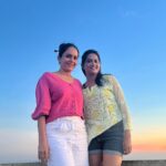 Aishwarya Narkar Instagram - 🙌🏻..!! Now play that again…!! 😏❣️ @aishwarya.narkar …….agreed?!? v.c @ashayrtulalwar 🥰 #friendship #friendshipgoals #bestie #bestiegoals #blessed #blessedsoul #viralvideos #viral #marathiactress #actress #ashwinikasar