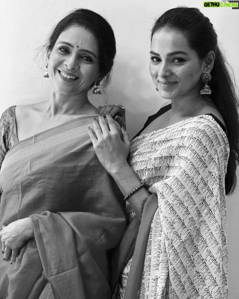 Aishwarya Narkar Instagram - ..... #friendshipgoals #aishwaryanarkar #titikshatawde #saree #style #instafamily #friends #instapost #viral #instagram