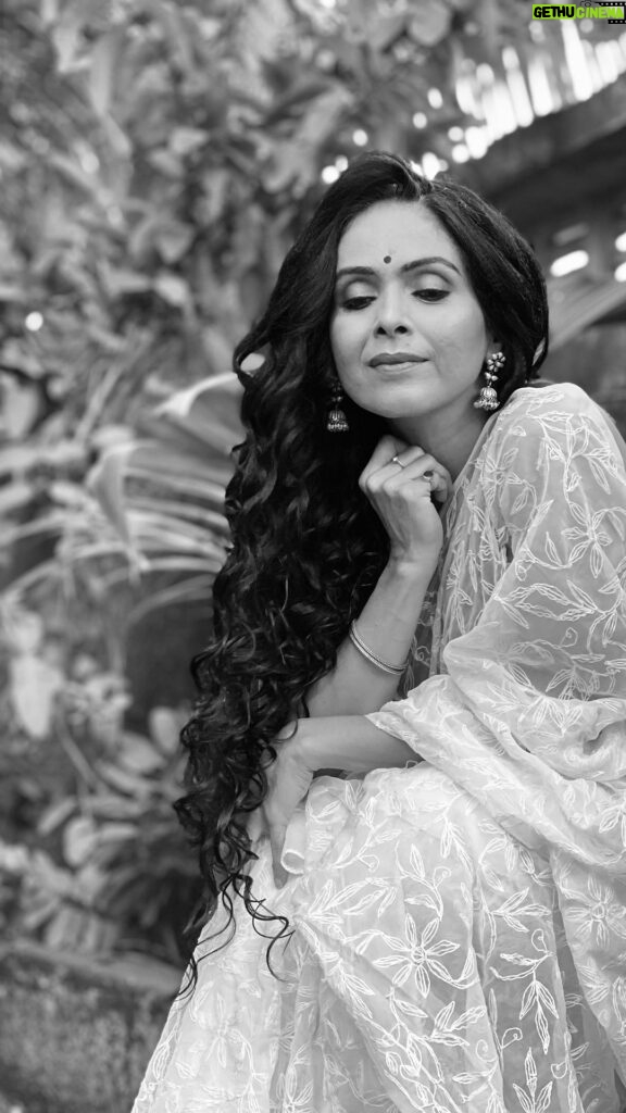 Aishwarya Narkar Instagram - smile 🥰😍😘 @aishwarya.narkar makeup and hair : @hema_dhavan #makeupartist #makeup #aishwarya #aishwaryanarkar #celebrity #celebritymakeupartist #celebritymakeup #hairstylist #hairstyles #hairgoals #curlyhair #saree #sareelove #makeupaddict #trendyhairstyles #trending #trendymakeup #nudemakeup #nudemakeuplook #hemadhavan Mumbai - मुंबई