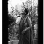 Aishwarya Narkar Instagram - .... 📸❤️@ashayrtulalwar #aishwaryanarkar #sareestyling #monochromatic #gajara #smile #instapost #instafeed #instagram #instafashion #instagram