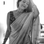 Aishwarya Narkar Instagram - Ohhhyyyy....song❤️ 📸❤️@shrutisbagwe #aishwaryanarkar #oldsong#saree #sareebrands #feel#vibe#instafashion #instagram