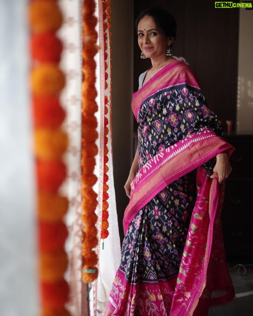 Aishwarya Narkar Instagram - A beautiful traditional weave from Telangana, Pochampalli Ikat. Aishwarya is looking just stunning in this saree. To view our entire collection of Pochampalli Ikat sarees, click on the link below https://sayalirajadhyakshasarees.com/collections/pochampalli-ikat-silk-saree ALL PRODUCTS ON 15% DISCOUNT TILL 15TH NOVEMBER Our Mumbai Exhibition 1st to 10th November 10am to 8pm Sayali Rajadhyaksha Studio 202, Kingston Tejpal Road Near VileParle east railway station, Mumbai For details please WhatsApp us on 9137808579. We ship worldwide. #sayalirajadhyakshasarees #vileparle #saree #sari #puresilk #silksaree #trendingreels #reelsinstagram #reelsofinstagram #reels #viralreels #handloom #sustainability #festivecollection #festivesaree #diwali #pochampalliikat #weddingsaree #handwoven #trending Mumbai, Maharashtra