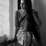 Aishwarya Narkar Instagram - Black n white is pyaaar...🫶 #aishwaryanarkar #blacknwhitephotography #saree#traditional #indianwear #brands#clothingbrands#instagram #instafashion