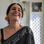 Aishwarya Narkar Instagram - ❤️ #aishwaryanarkar #blacksaree #traditional #jwellery #instafashion #instagram Jwellery @ovees_art_jewellery ❤️