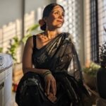 Aishwarya Narkar Instagram - मकर सक्रांतीच्या खूप शुभेच्छा 🫶 Jwellery.. @ovees_art_jewellery❤️ #aishwaryanarkar #blacksaree#makarsankrant #festival #maharashtrian #instagram