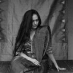 Aishwarya Narkar Instagram - 🖤🤍♥️ 📸❤️@ashayrtulalwar #aishwaryanarkar #saree#monochromatic #vibe#brand#feel#instafashion #instagram