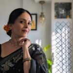 Aishwarya Narkar Instagram - Sankranti special #2😀 Jwellery. @ovees_art_jewellery ❤️ #aishwaryanarkar #blacksaree #sankranti #festival #maharashtrian #instafashion #instapost