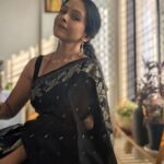 Aishwarya Narkar Instagram – मकर सक्रांतीच्या खूप शुभेच्छा 🫶

Jwellery.. @ovees_art_jewellery❤️

#aishwaryanarkar #blacksaree#makarsankrant #festival #maharashtrian #instagram