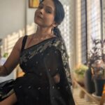 Aishwarya Narkar Instagram - मकर सक्रांतीच्या खूप शुभेच्छा 🫶 Jwellery.. @ovees_art_jewellery❤️ #aishwaryanarkar #blacksaree#makarsankrant #festival #maharashtrian #instagram