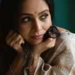 Aishwarya Narkar Instagram - Thank you @ashayrtulalwar for these beautiful clicks...💕 #aishwaryanarkar #eyes#eyescantalk #instafashion #instagram