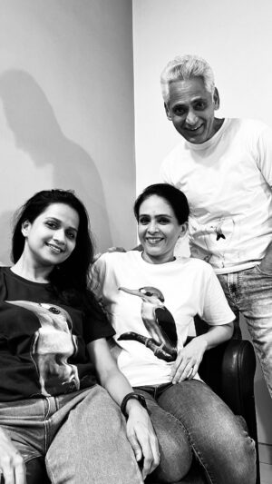 Aishwarya Narkar Instagram - 😂😂😂..!! 
We are minding our own business….. And we are extremely Happy..!! ♥️♥️

v.c @girishdatar 😁
T shirts by @junglebaaz (Thank you so much!! 😊❣️) 
Thank you @anandoak for this beautiful gift!! Loved it..!! 😍
Guys… Order these t shirts ASAP. Nature lovers are definitely going to like it..!! 🥰

#réel #video #instareels #viral #trendingreels #trending #blessed #blessedsoul #marathiactress #actress #ashwinikasar