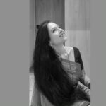 Aishwarya Narkar Instagram - .....just for grid... #aishwaryanarkar #sareestyling #saree monochromatic #instafashion #instagram