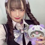 Akari Akase Instagram - 大好きなクロミちゃんに身を包んでた時のお写真~(՞_ ̫ _՞)💜 #あかせあかり #これは #ゲームセンター で #ゲットした #かわいい #クロミちゃん #ゲーセン と #コロネツイン は #最近のマイブーム #紫 めずらし〜😃
