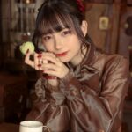 Akari Akase Instagram - ________君ト、ヒトトキ .｡⸝⋆* #あかせあかり #ポートレート #カフェでのんびり #いい雰囲気 #マカロン美味しい Fashion👗♡ ﾌﾞﾗｳｽ#lilybrown