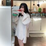 Akari Akase Instagram - 2月9日(水)発売の #bomb 22年3月号 にてグラビア掲載していただいています🍓✨ TSUTAYA、一部店舗限定で #あかせあかり 表紙になっておりますので是非GETして下さい(՞_ ̫ _՞)🤍 TSUTAYA店頭、ネット通販で予約受付中です❣️ 一部店舗#表紙 #いちご #おいしい #この後 #砂糖めちゃくちゃ入れた