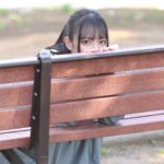 Akari Akase Instagram - ___放っておいたら何処かへ行っちゃいそうだね #あかせあかり #公園のベンチ #portrait #ポートレート #こちらを見ている #これは #何を見つけたのかな 😂