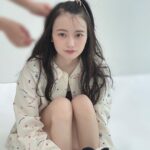 Akari Akase Instagram - 5/12(木)発売の『 #ar 』さんの6月号に掲載していいただいてます( ๑•̀ω•́๑)✨ 夏まっしぐらな麦わら×水着など全4体のコーディネートを着させて頂きました~✨これはパンダたんと戯れてるばぶばぶばぶばぶあかせです見納め下さい😃 そして普段とはまた違う女性誌ならではの他のカットもみられるので是非ゲットして下さい🙌🏻💞 #あかせあかり #雑誌 #パンダぬいぐるみ #何故か #眠そう
